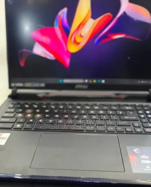 New Laptop MSI Raider 18 HX AI A2XW 16GB Intel Core i9 SSD 1T