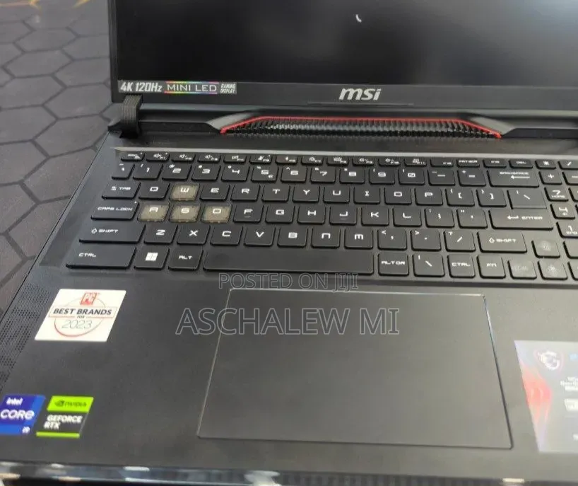 New Laptop MSI Raider 18 HX AI A2XW 16GB Intel Core i9 SSD 1T