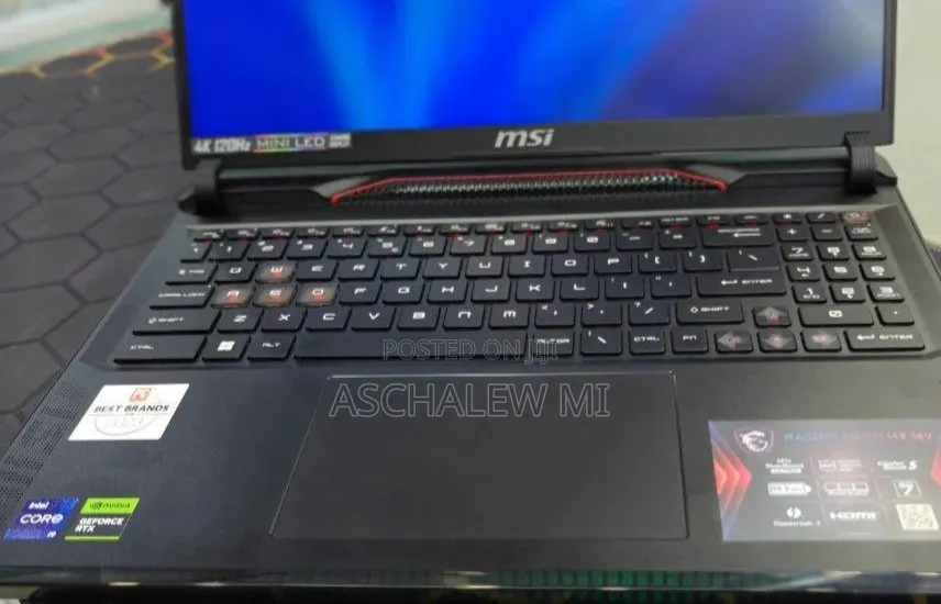 New Laptop MSI Raider 18 HX AI A2XW 16GB Intel Core i9 SSD 1T
