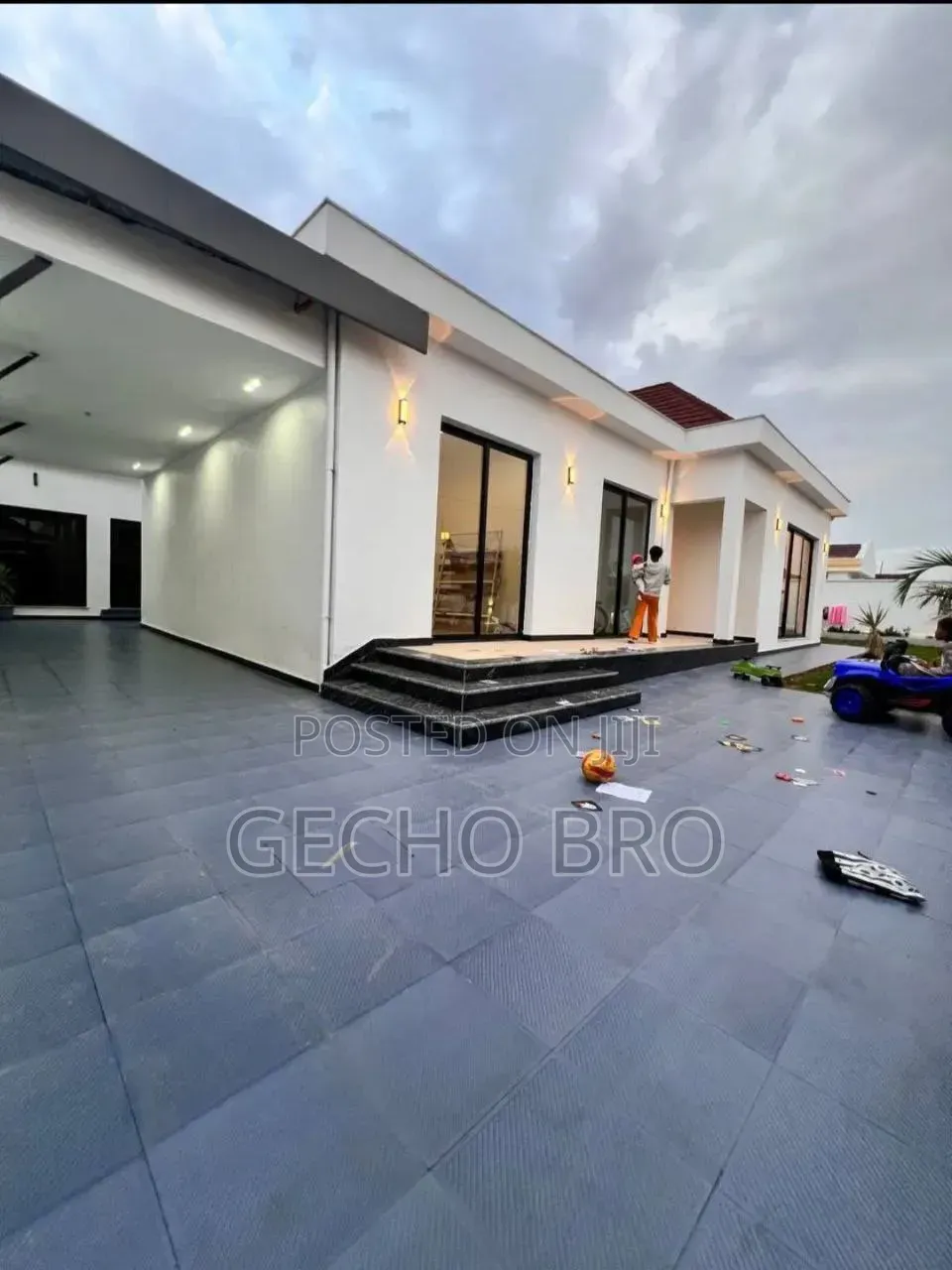 Furnished 4bdrm Villa in Bole for sale