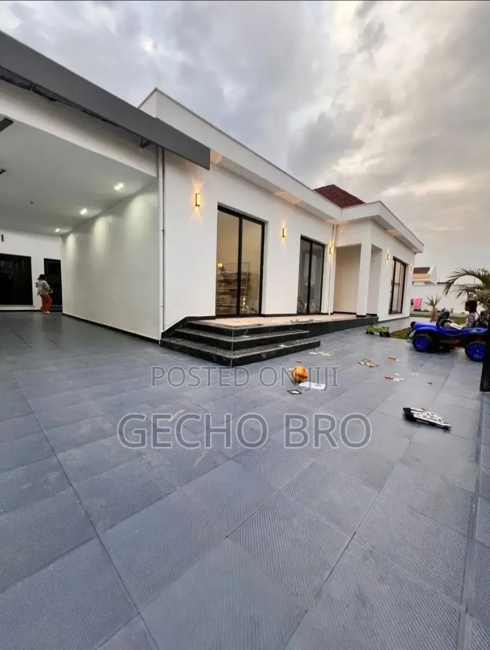 Furnished 4bdrm Villa in Bole for sale