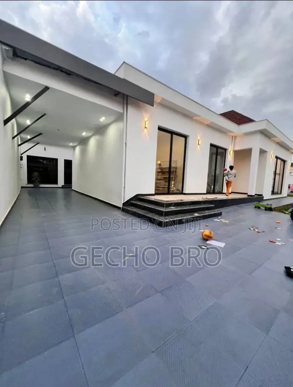 Furnished 4bdrm Villa in Bole for sale