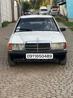 Mercedes-Benz 190 E 1983 White