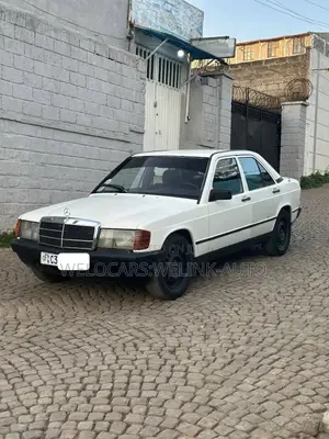 Mercedes-Benz 190 E 1983 White