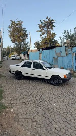 Mercedes-Benz 190 E 1983 White