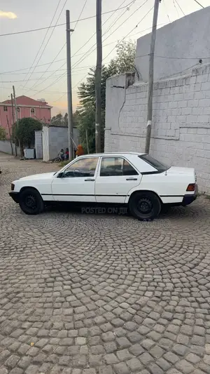 Mercedes-Benz 190 E 1983 White