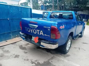 Toyota Hilux 2016 Blue