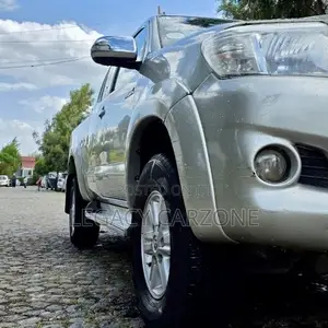 Toyota Hilux 2013 Gold