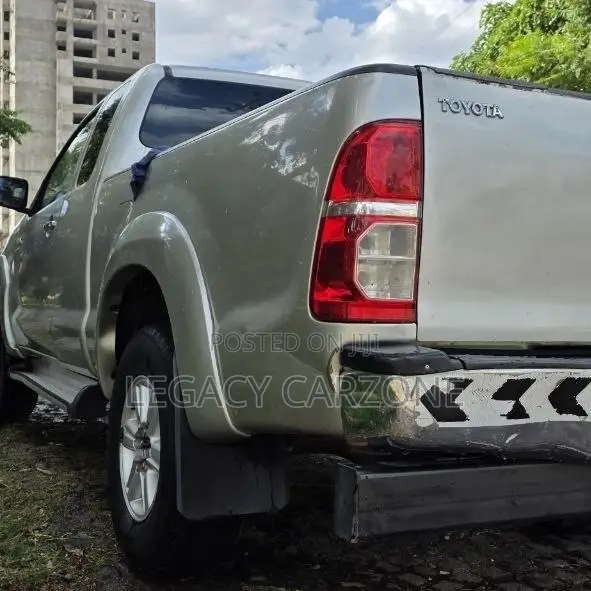 Toyota Hilux 2013 Gold