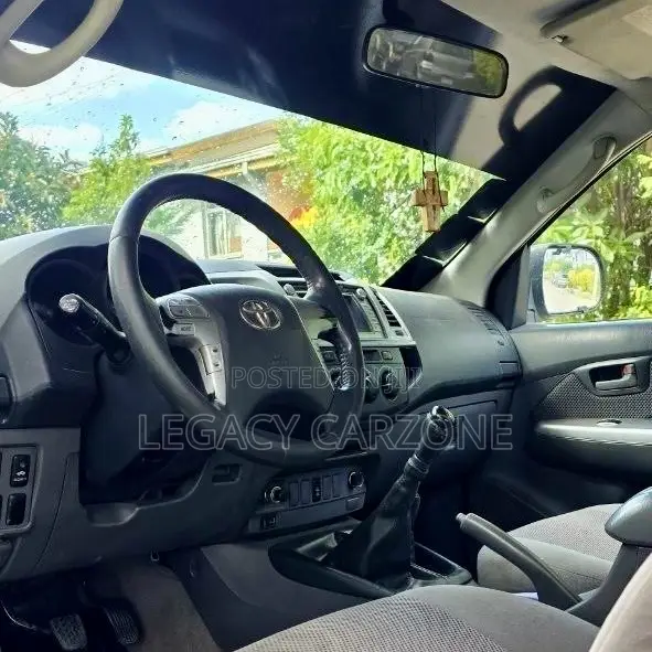 Toyota Hilux 2013 Gold