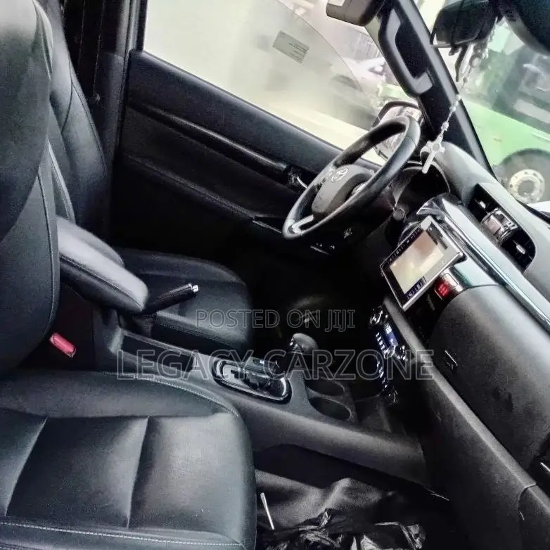 Toyota Hilux 2018 Silver