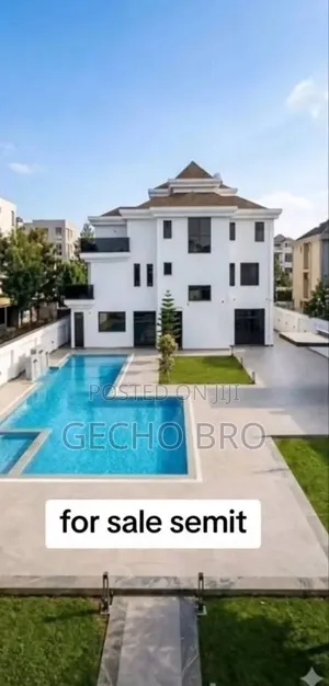 Furnished 12bdrm House in Bole for sale