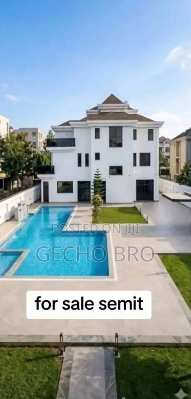 Furnished 12bdrm House in Bole for sale