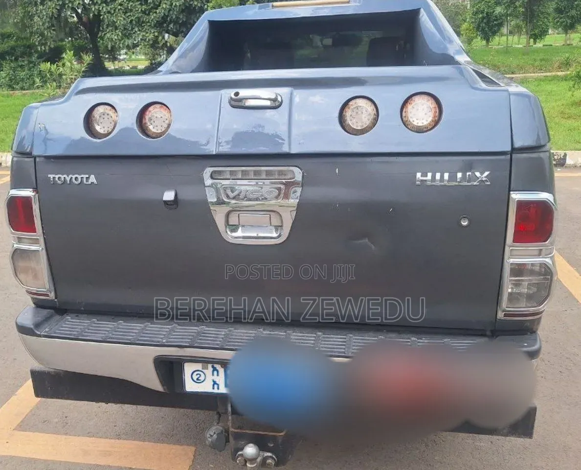 Toyota Hilux 2012 Gray