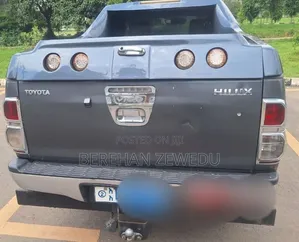 Toyota Hilux 2012 Gray