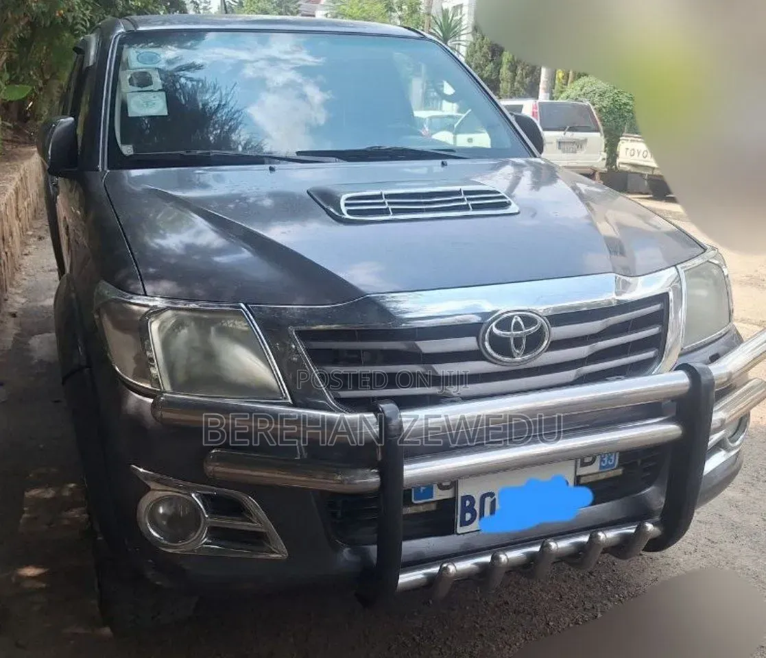 Toyota Hilux 2012 Gray