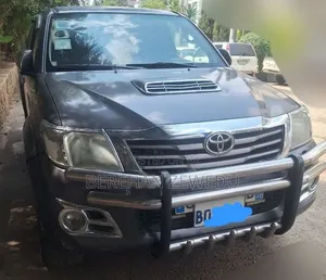 Toyota Hilux 2012 Gray