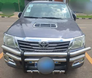 Toyota Hilux 2012 Gray