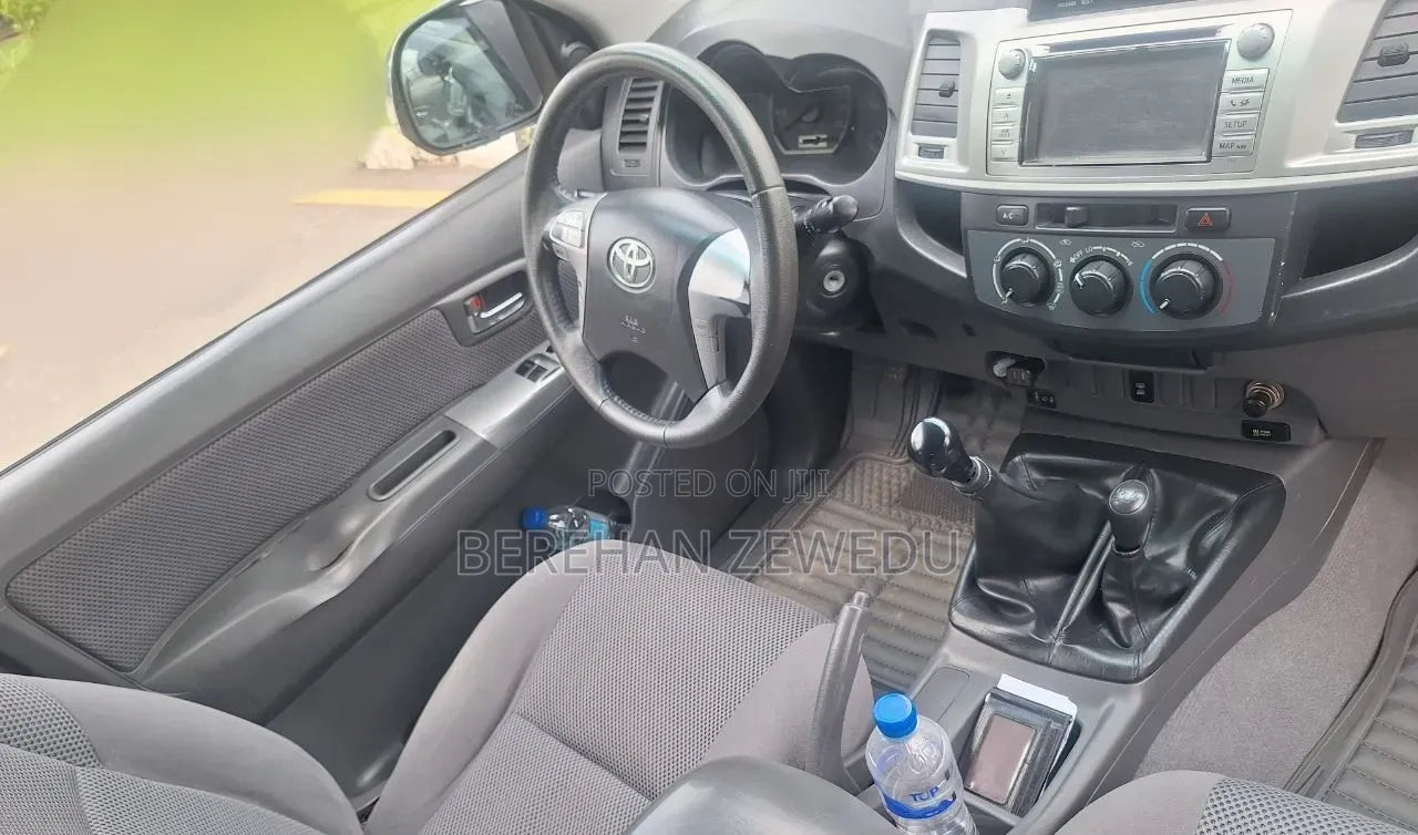 Toyota Hilux 2012 Gray