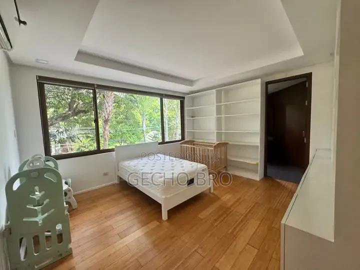 Furnished 12bdrm House in Bole for sale
