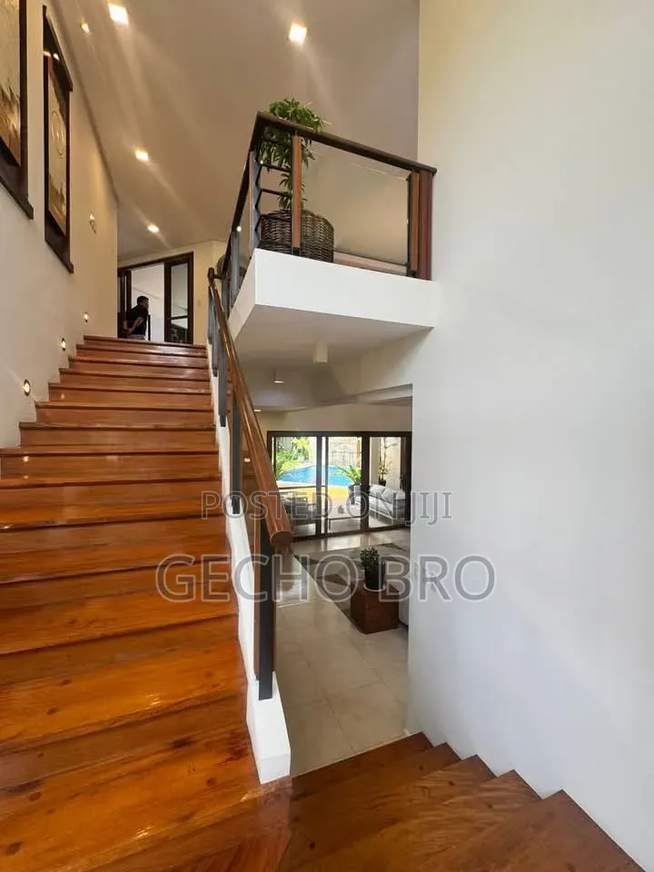 Furnished 12bdrm House in Bole for sale