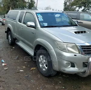 Toyota Hilux 2.5 D-4D 4X4 SRX 2012 Silver