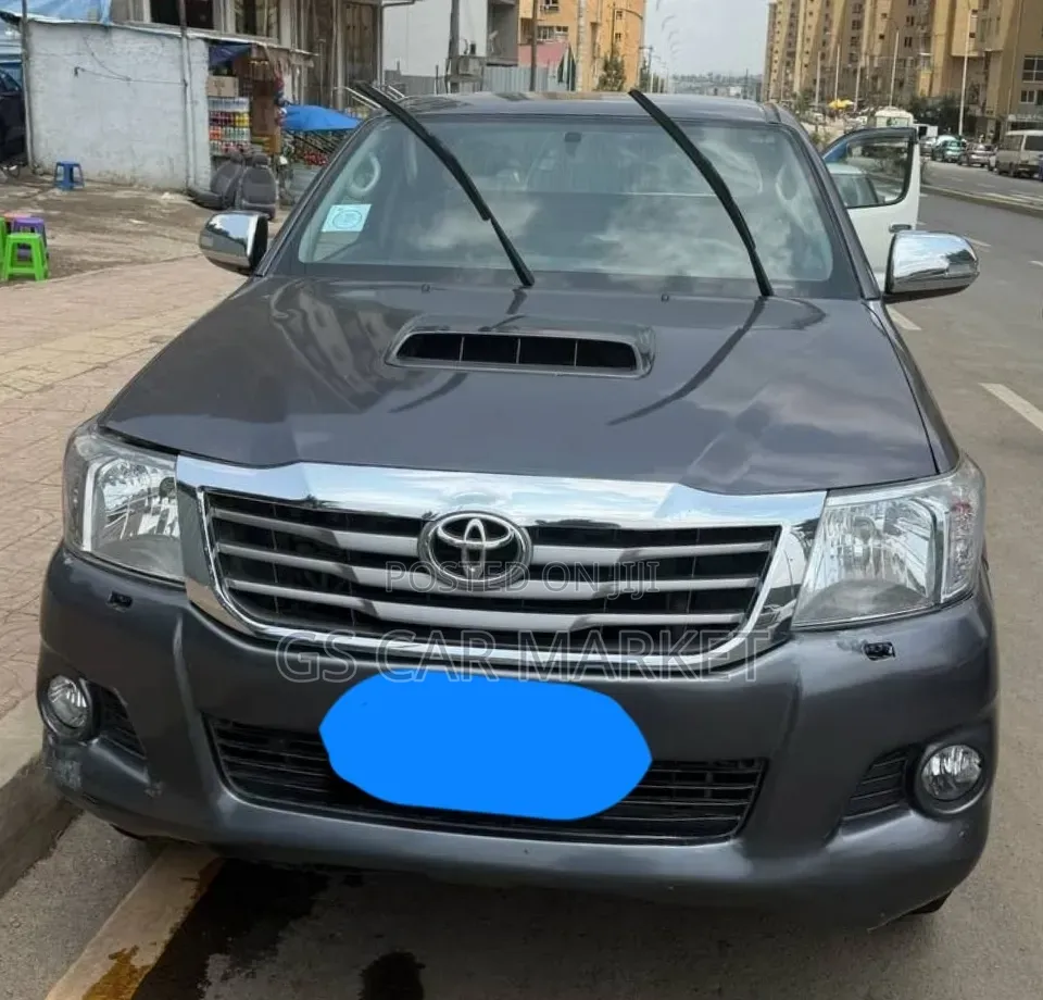 Toyota Hilux 2012 Gray