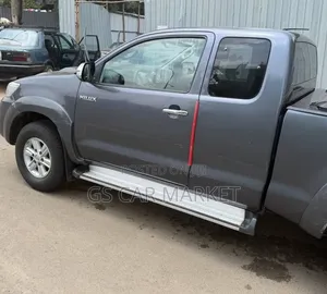 Toyota Hilux 2012 Gray