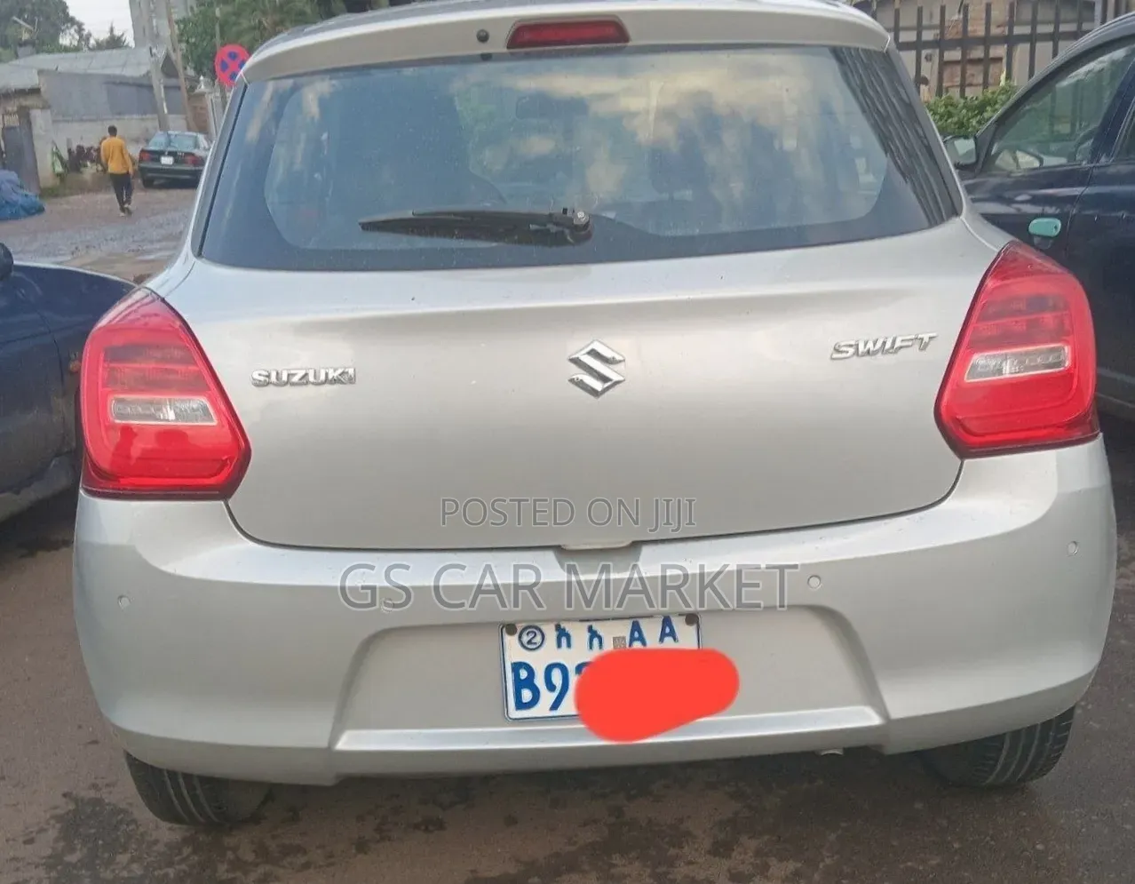 Suzuki Swift 2021 Silver