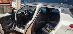 Suzuki Swift 2022 Beige