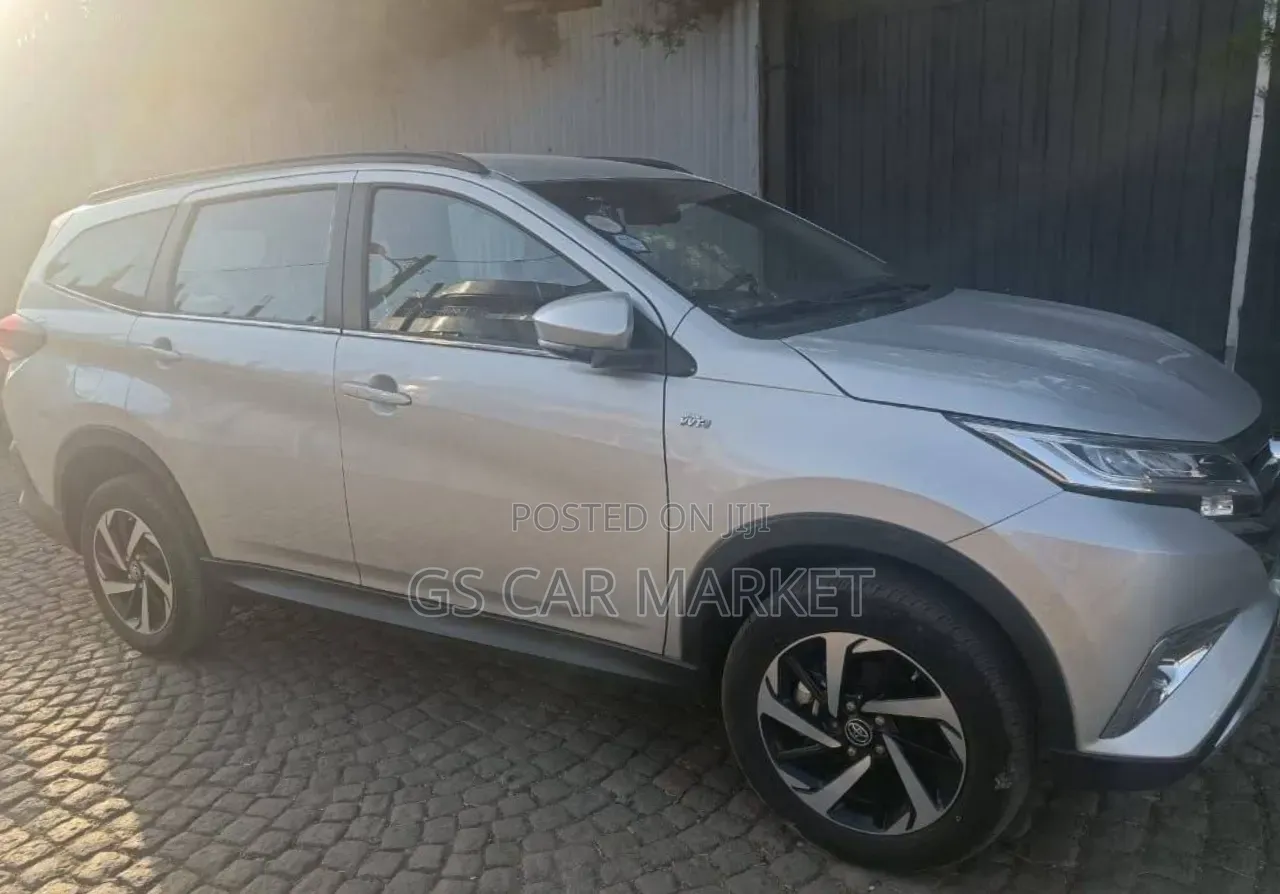 Toyota Rush 2021 Silver