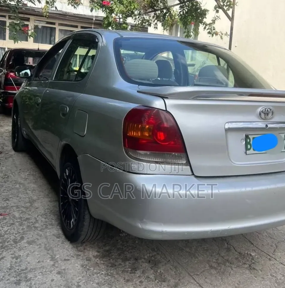 Toyota Platz 2005 Silver