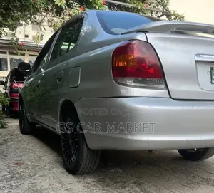 Toyota Platz 2005 Silver