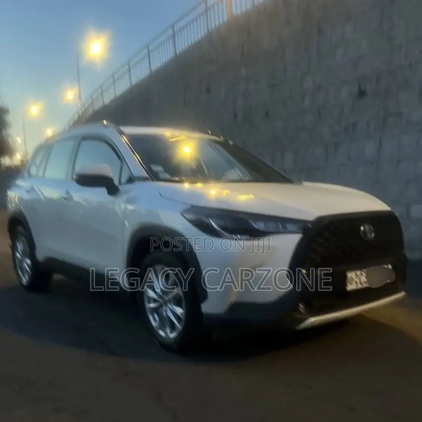 Toyota Corolla Cross Hybrid 2023 White