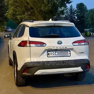 Toyota Corolla Cross Hybrid 2023 White
