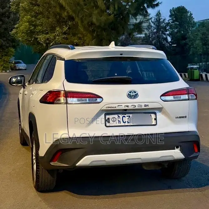 Toyota Corolla Cross Hybrid 2023 White
