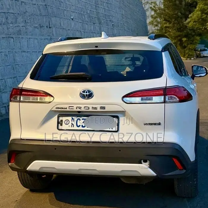 Toyota Corolla Cross Hybrid 2023 White
