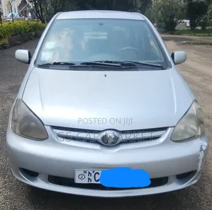 Toyota Platz 2005 Silver