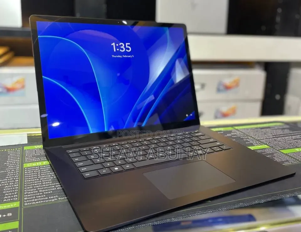 New Laptop Microsoft Surface 16GB Intel Core i7 SSD 512GB