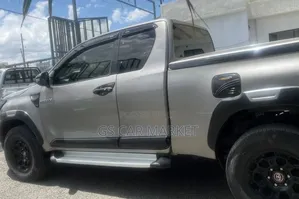 Toyota Hilux 2020 Silver