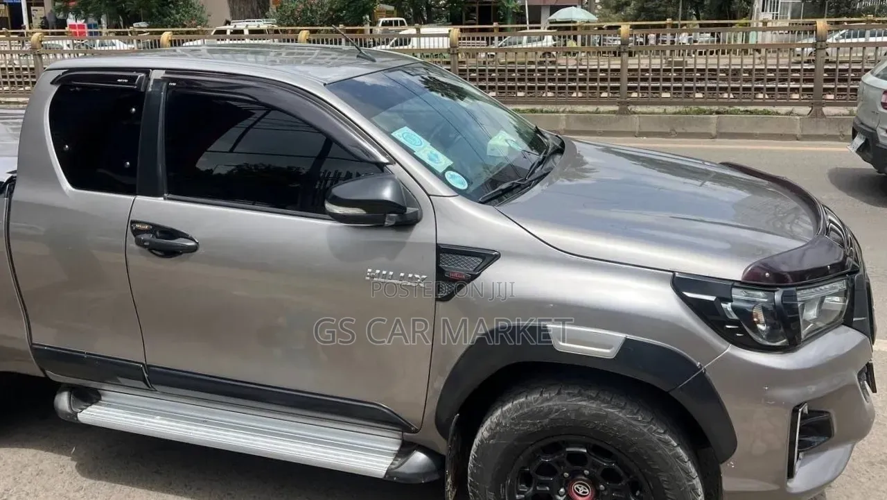 Toyota Hilux 2020 Silver
