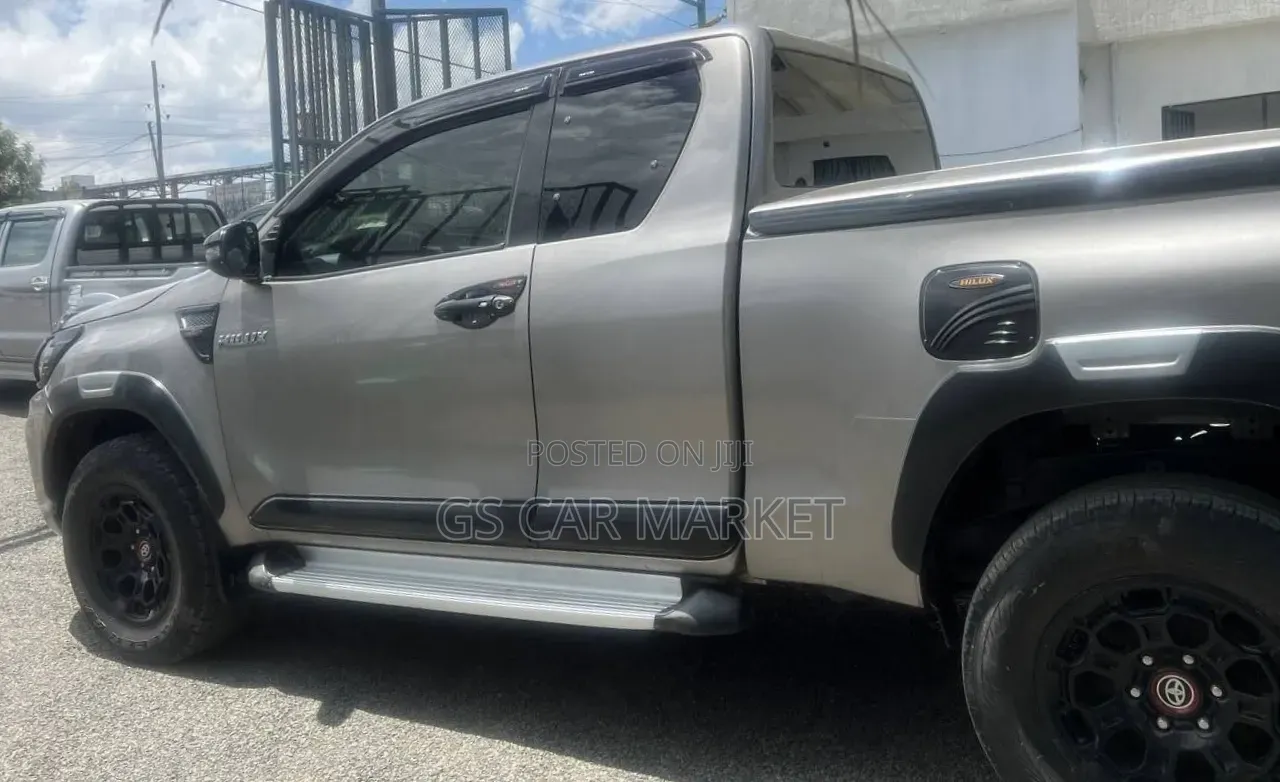 Toyota Hilux 2020 Silver
