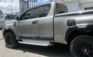 Toyota Hilux 2020 Silver