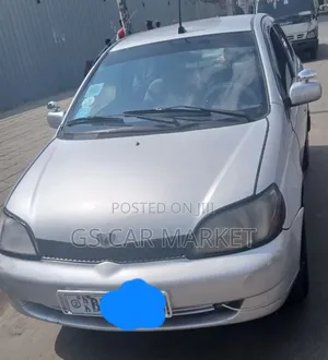 Toyota Platz 2001 Silver