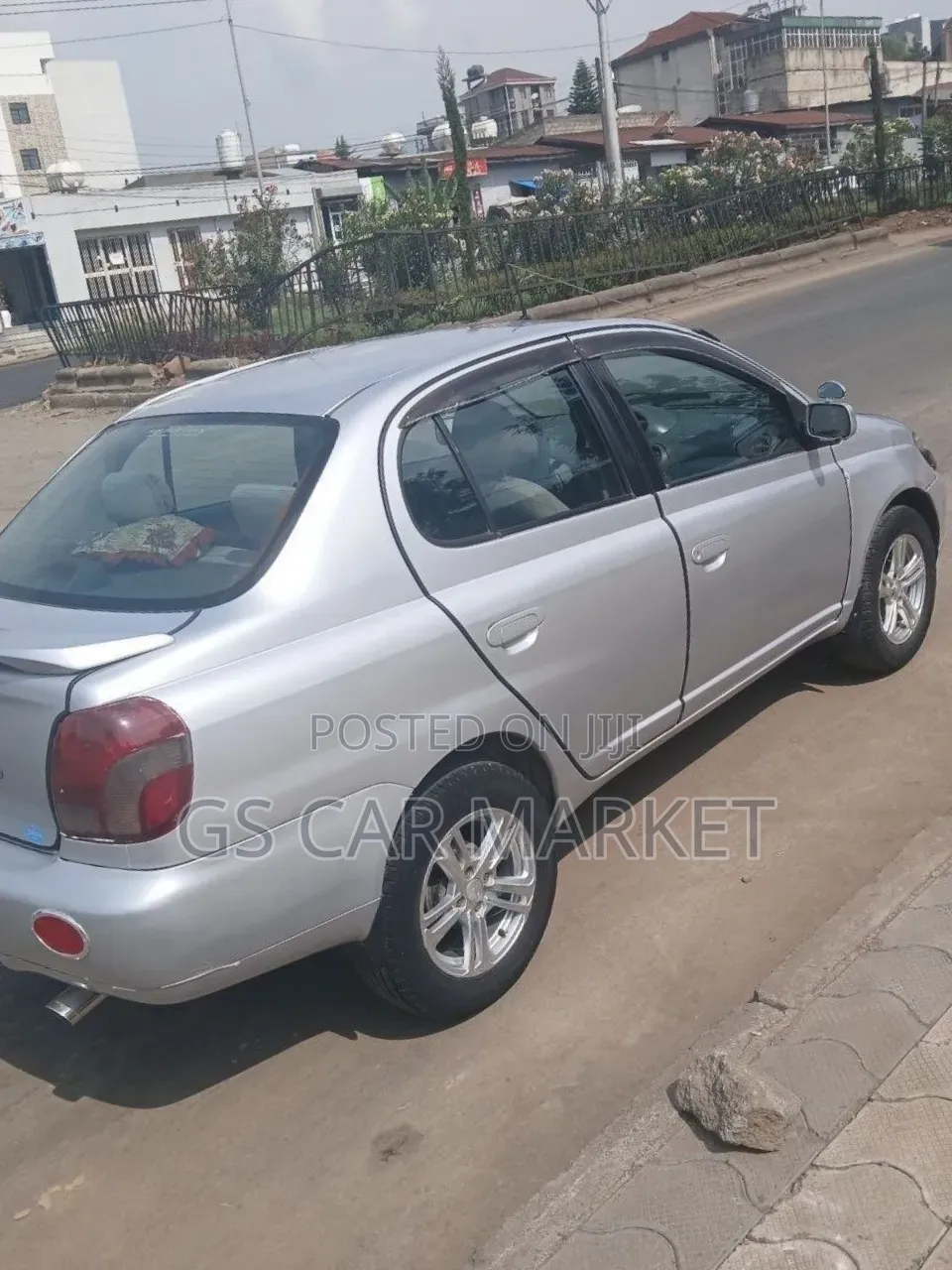 Toyota Platz 2001 Silver