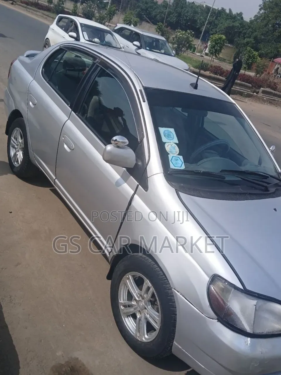 Toyota Platz 2001 Silver