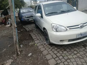 Toyota Platz 2005 White