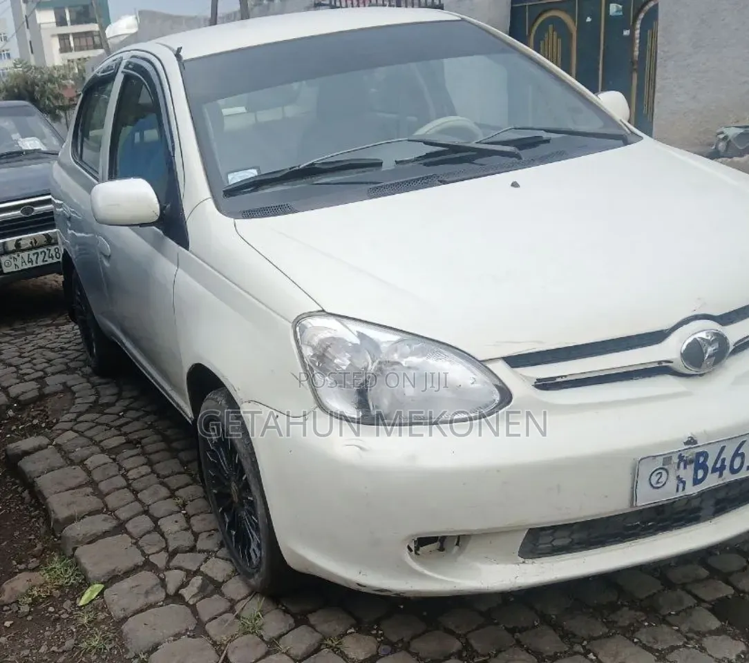 Toyota Platz 2005 White