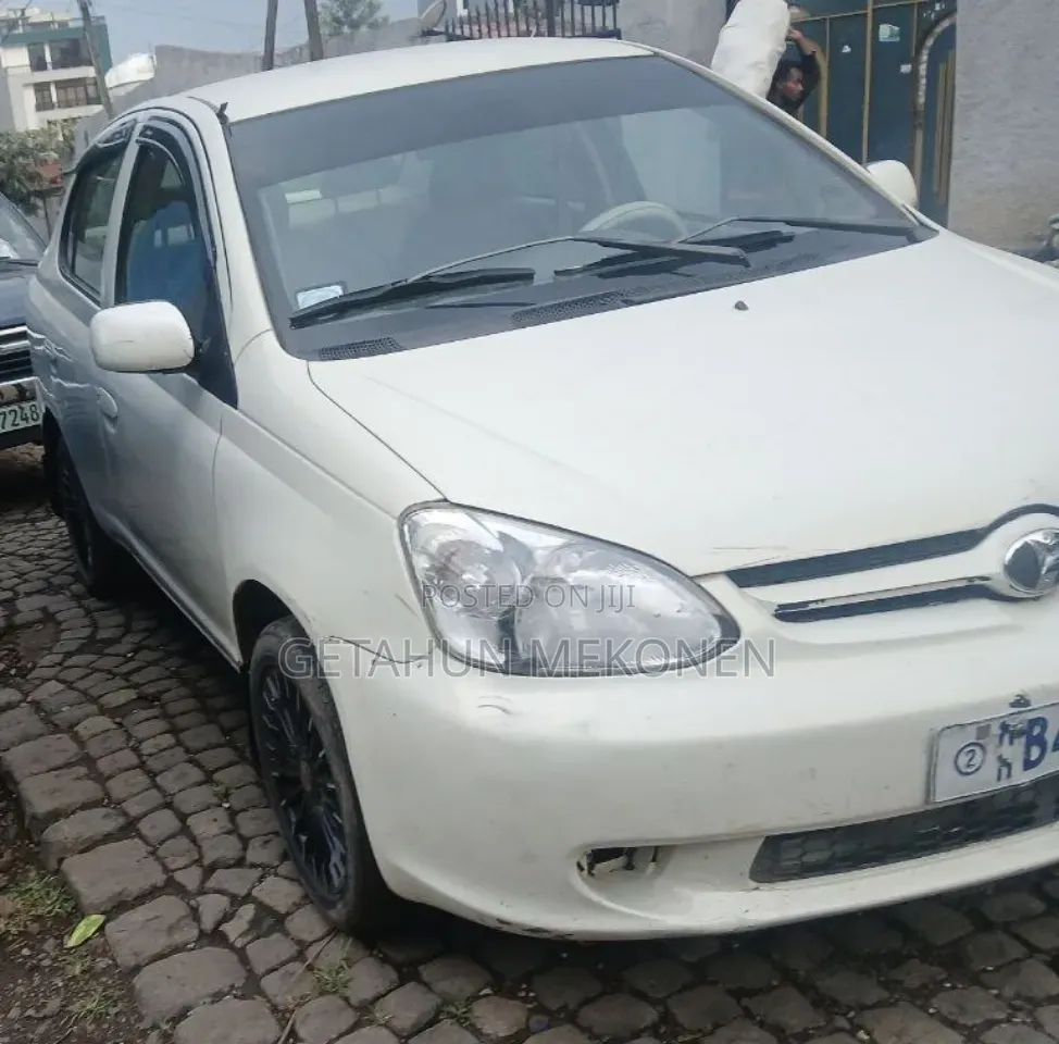 Toyota Platz 2005 White