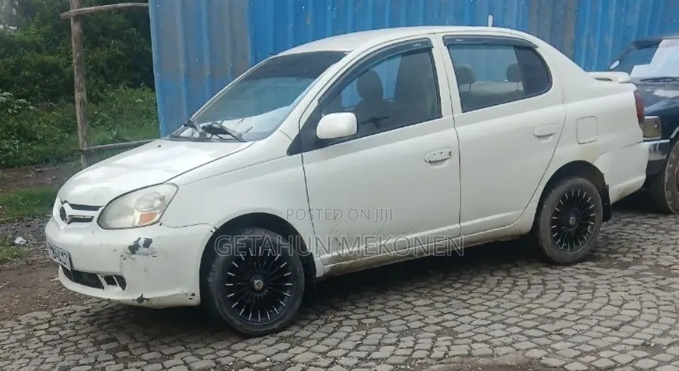 Toyota Platz 2005 White